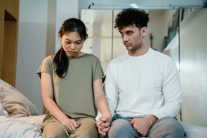 Person Wonders Online: "What Screams 'This Couple Isn't Going To Last Long'?" - Receives 30 Answers