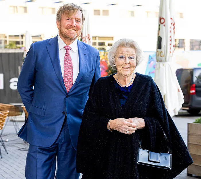Beatrix of the Netherlands (with son King Willem-Alexander)