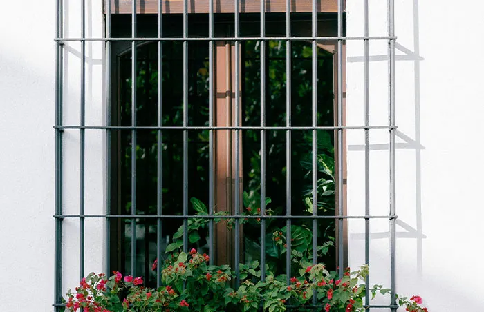 If You See These 50 Things In A Neighborhood, Folks Online Suggest You Run Immediately