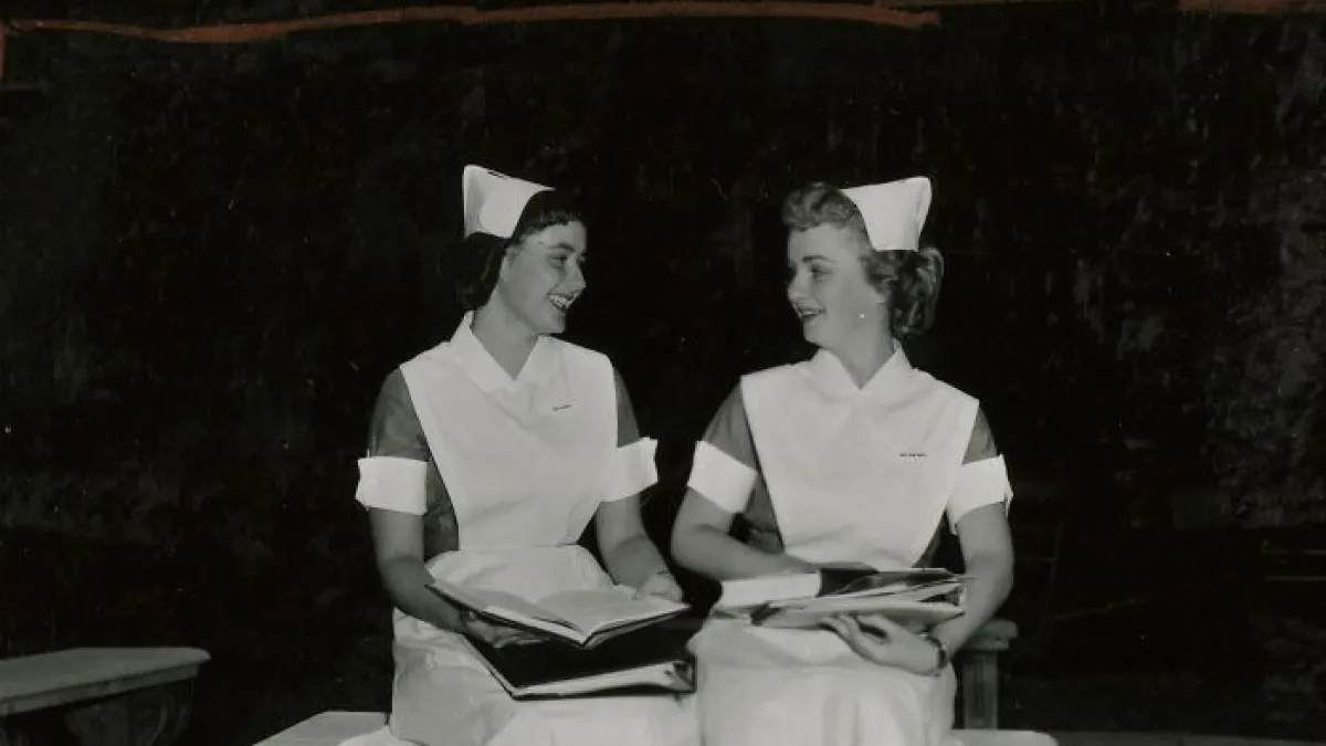 36 Vintage Photos Of Nurses Who Brought Healing And Hope, And Looked Good While Doing So