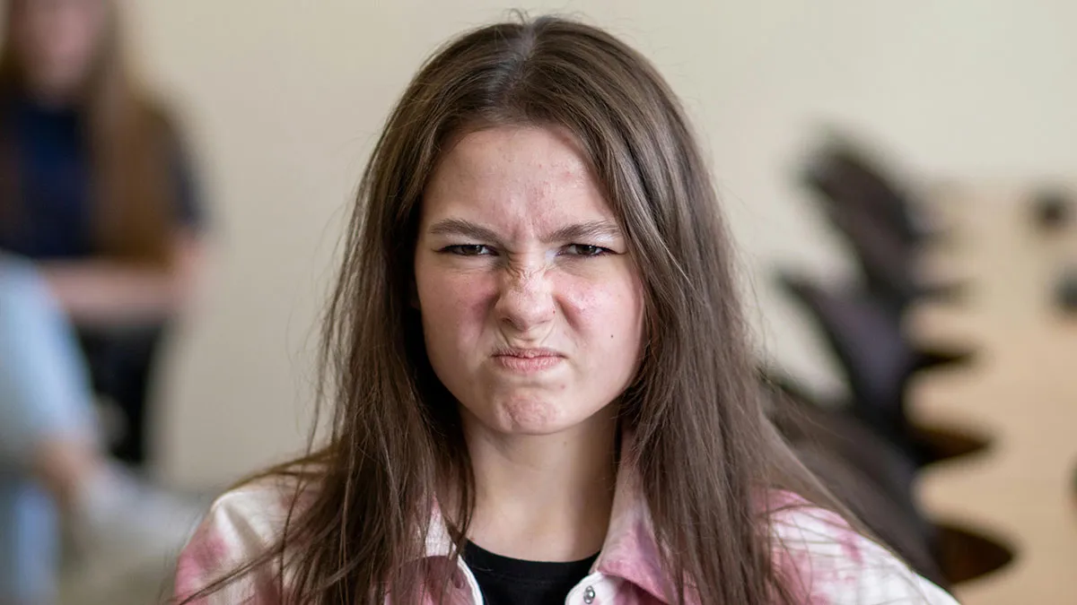 18YO Can’t Handle 13YO Nightmare Sis Anymore, Moves Out To Stop The Madness