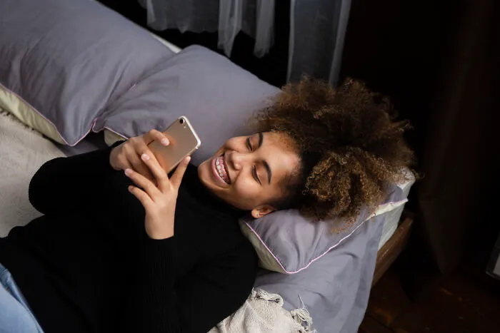 These 37 Accidental Sends Were So Embarrassing, People Still Think About Them At 2 A.M.