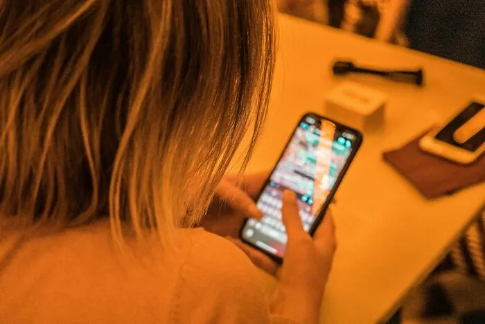 These 37 Accidental Sends Were So Embarrassing, People Still Think About Them At 2 A.M.