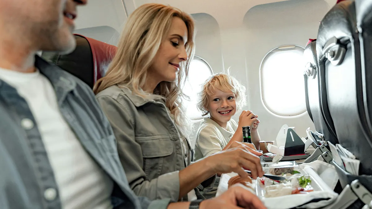 Parents Arrange Plane Seats So That Eldest Daughter Has To Babysit The Youngest, She Gets Revenge