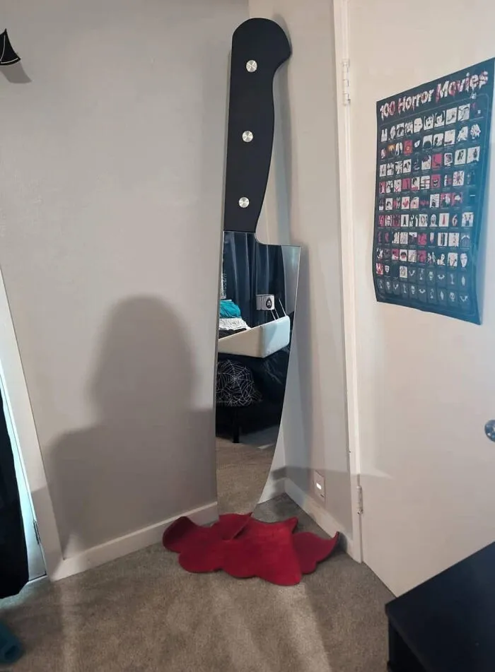 Espejo en forma de cuchillo