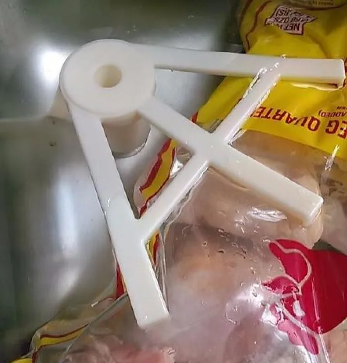 Your Frozen Meat Can Stop Playing 'Bobbing For Apples' In The Sink And Actually Defrost Properly With A Clever<a Style="Display:inline;" Href="Https://Www.amazon.com/Thaw-Claw-Defroster-Defrosting-Accessories/Dp/B011py6ij6?ie=utf8&linkcode=ll1&tag=bppig-20&linkid=a0766530aa5bc17ab4b76a86b11cae0c&language=en_us&ref_=as_li_ss_tl" Target="_blank">   <span Style="Font: Inherit; Color: #d74b1f;"> Meat Claw For Defrosting</Span>