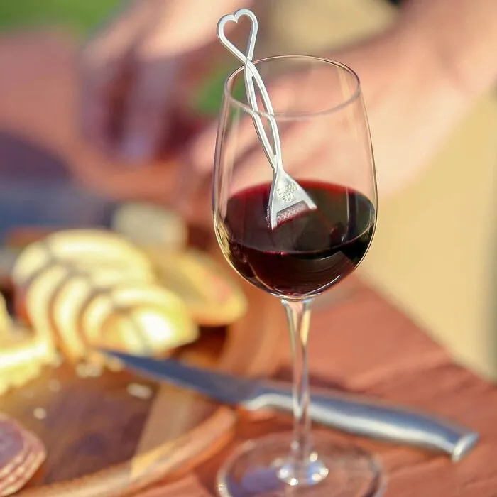 You Can Enjoy Your Favorite Glass Of Vino Without The Dreaded Post-Wine Headache, All Thanks To A Tiny <a Style="Display:inline;" Href="Https://Www.amazon.com/Dp/B0771h8v5h?ascsubtag=7915879%2c19%2c35%2cd%2c0%2c0%2c0%2c1338%3a1%2c0%2c0%2c0%2cgoogle&btn_ref=srctok-Ea4659ed62e69018&th=1&linkcode=ll1&tag=bppig-20&linkid=7a0eba2e068a0683e397bb3e3771feeb&language=en_us&ref_=as_li_ss_tl" Target="_blank">  <span Style="Font: Inherit; Color: #d74b1f;"> Wine Wands Purifier</Span>