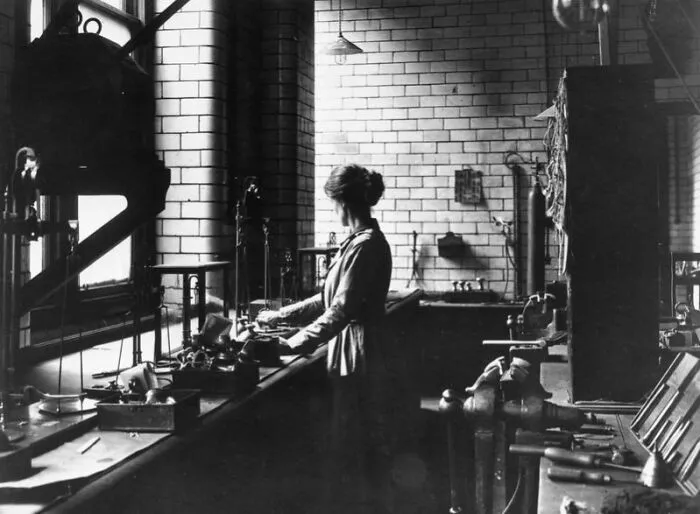A Female Assistant Of The Weights And Measures Department Of The Corporation Of Glasgow Adjusting The Weights