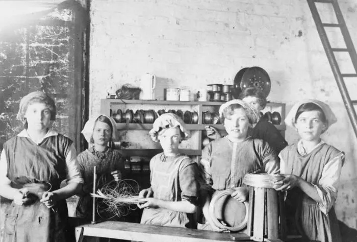 Young Female Workers Winding Wire Rope, Work Previously Done By Men, At Craddocks Wire Rope Factory In Wakefield, 23rd August 1916