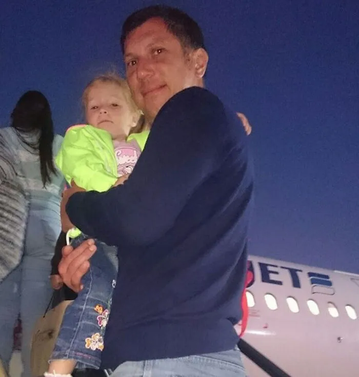 La última foto de un padre y su hija antes del accidente del vuelo 9268 de Metrojet