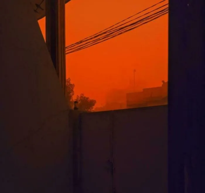 POV: Everyone Having A Nice Weather. Meanwhile The Weather In Iraq (Sandstorm)