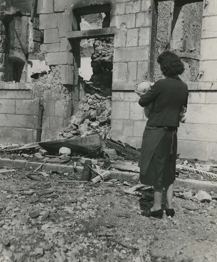 Women With Child By Rubble