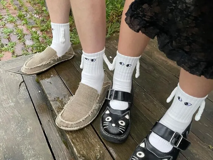 Hold Hands With Your Bestie Even When You're Just Doing Laundry With A Pair Of Adorable <a Style="Display:inline;" Href="Https://Www.amazon.com/Smilelife-Magnetic-Holding-Novelty-Friendship/Dp/B0cgr9f8t3?ie=utf8&th=1&psc=1&linkcode=ll1&tag=bpkoala-20&linkid=08fa4419e4434f2f2d1b09a792abc7bb&language=en_us&ref_=as_li_ss_tl" Target="_blank">  <span Style="Font: Inherit; Color: #d74b1f;"> Magnetic Hand Holding Socks</Span>