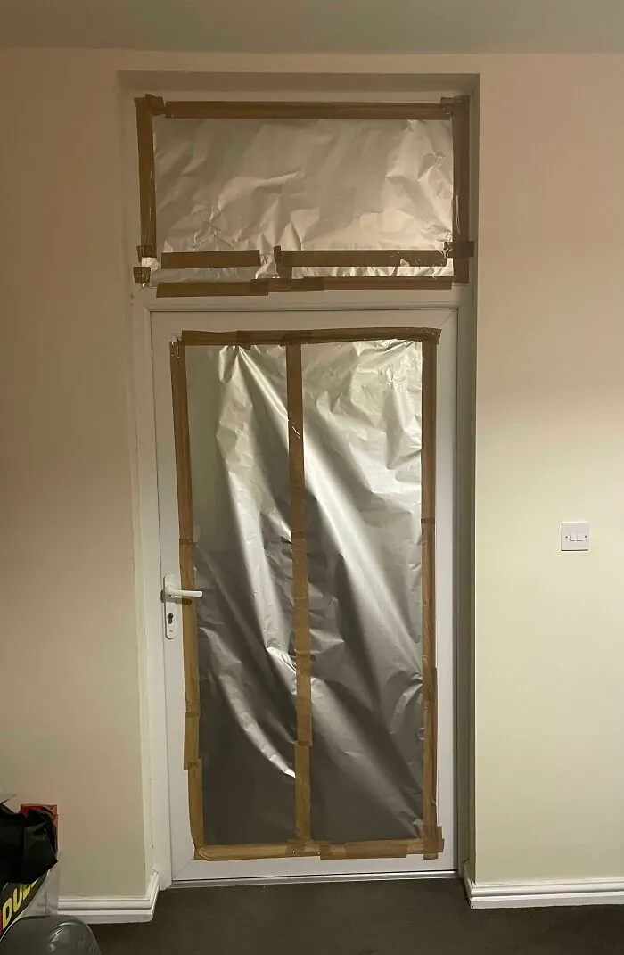 Preparamos nuestra puerta trasera orientada al sur para la ola de calor de la próxima semana. No es una tontería si funciona.