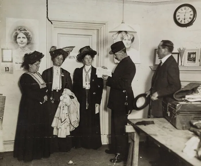Arrest Of Flora Drummond, Emmeline And Christabel Pankhurst, WSPU Offices At Clement's Inn, 1908