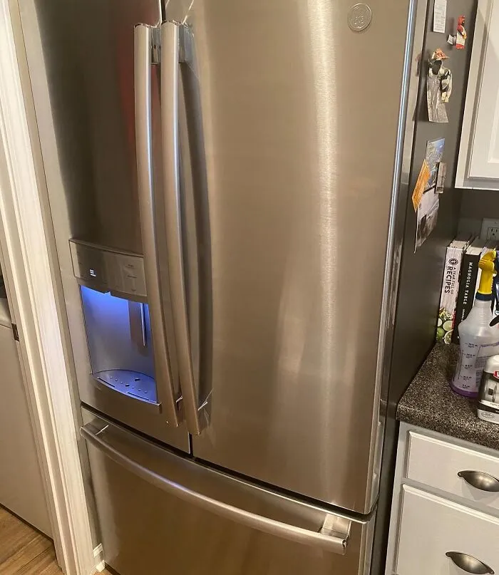 Your Appliances Can Look So Impossibly Shiny, Your Reflection Might Ask You For An Autograph After A Quick Polish With <a Style="Display:inline;" Href="Https://Www.amazon.com/Weiman-Stainless-Steel-Cleaner-Polish/Dp/B073bkymck?ie=utf8&th=1&linkcode=ll1&tag=bpsparrow-20&linkid=3fa70984dc12b06ec840dbf4c5c3727d&language=en_us&ref_=as_li_ss_tl" Target="_blank">  <span Style="Font: Inherit; Color: #d74b1f;"> Stainless Steel Cleaner And Polish</Span>