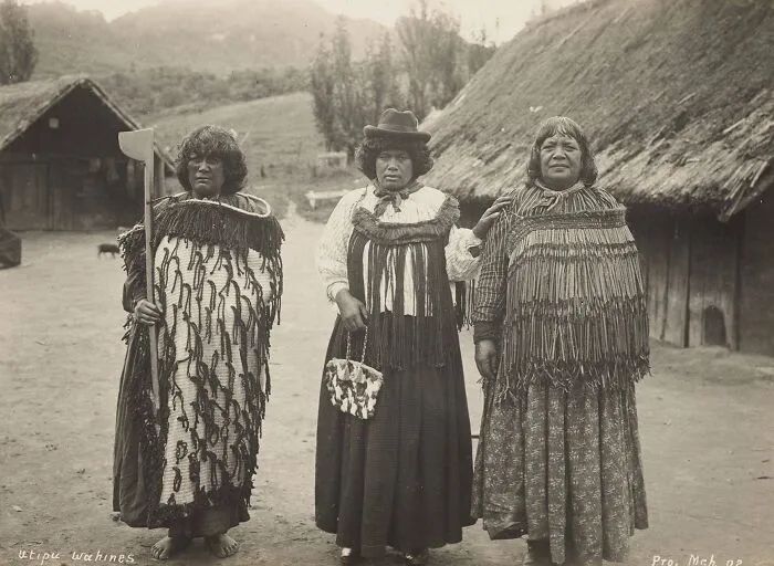 Three Māori Women At Parinui, 1902