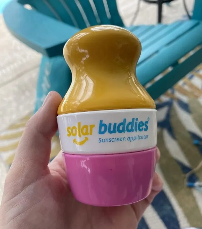 Your Kids Can Apply Their Own Sunscreen Without Making A Massive Mess Or Missing A Spot Thanks To The Clever <a Style="Display:inline;" Href="Https://Www.amazon.com/Solar-Buddies-Sunscreen-Applicators-Dispenser/Dp/B07ngsk5vm?ie=utf8&th=1&linkcode=ll1&tag=bpsquid-20&linkid=4235a85b605f9aed8e0fd65a713955aa&language=en_us&ref_=as_li_ss_tl" Target="_blank">  <span Style="Font: Inherit; Color: #d74b1f;"> Solar Buddies Sunscreen Applicator</Span>