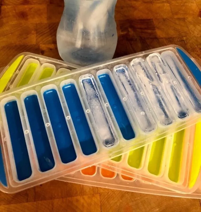 Making Sure Your Water Bottle Actually Gets Cold Is No Longer A Struggle With Clever <a Style="Display:inline;" Href="Https://Www.amazon.com/Lilys-Home-Silicone-Material-Assorted/Dp/B01a7g2w5w?ie=utf8&th=1&linkcode=ll1&tag=bpsquid-20&linkid=f23f1e6557257aa81ee67fb4af7442c7&language=en_us&ref_=as_li_ss_tl" Target="_blank">  <span Style="Font: Inherit; Color: #d74b1f;"> Narrow Ice Stick Cubes</Span>