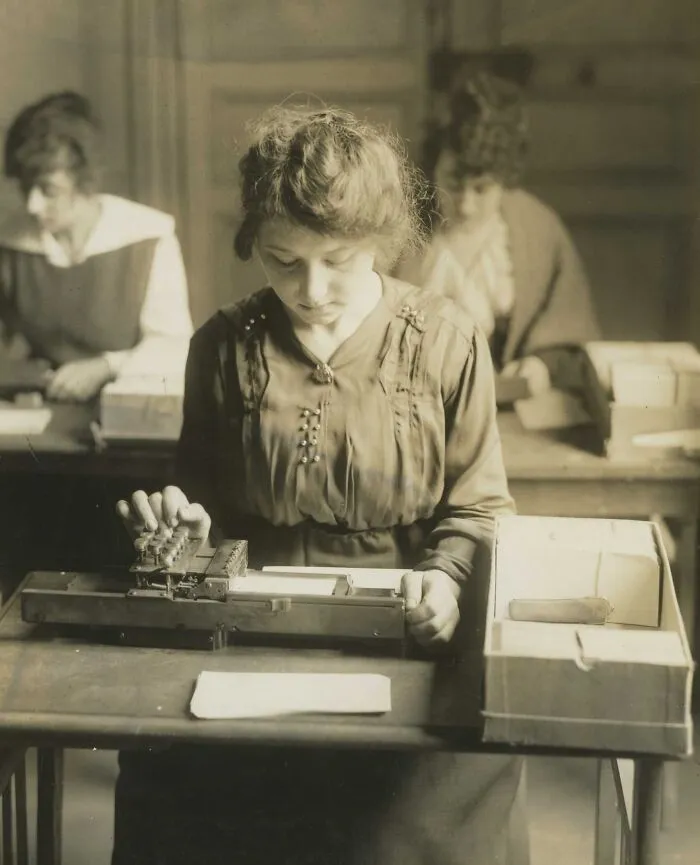 Close Up Of The Hollerith Machine In Operation -  It Was A Punch Card System Used To Tabulate The Statistics Of Sick And Wounded, Tours, France, Circa 1914-1918