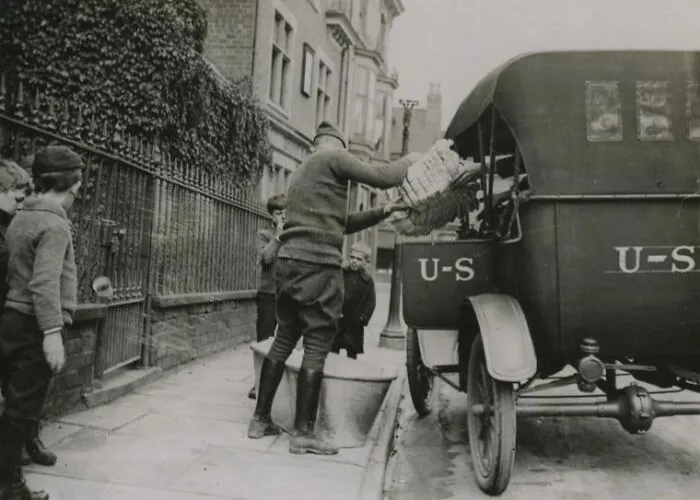 American Red Cross Personnel Loading Supplies Into A Motorcar, England, Circa 1914-1918