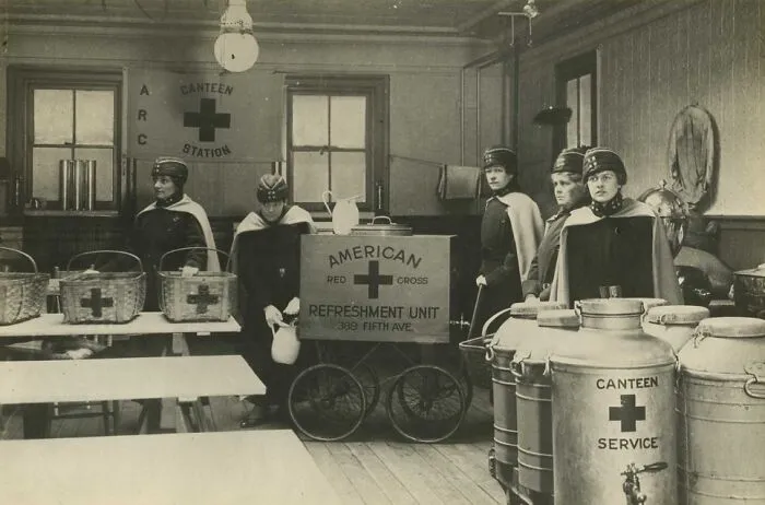 American Red Cross Refreshment Unit 389, Fifth Avenue, New York, USA, Circa 1914-1918