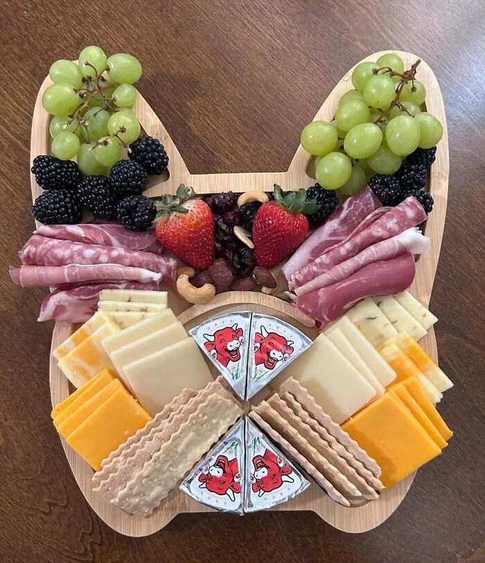 You Can Now Serve Your Fanciest Cheeses And Meats On Something That Looks Like It's About To Snort, All Thanks To This Adorable <a Style="Display:inline;" Href="Https://Www.amazon.com/Frenchie-Bulldog-Charcuterie-Aperitif-Housewarming/Dp/B0bbd7y16f?ie=utf8&th=1&linkcode=ll1&tag=bppanther-20&linkid=53fdb769c6141e92649e932477c46788&language=en_us&ref_=as_li_ss_tl" Target="_blank">  <span Style="Font: Inherit; Color: #d74b1f;"> French Bulldog Charcuterie Board </Span>