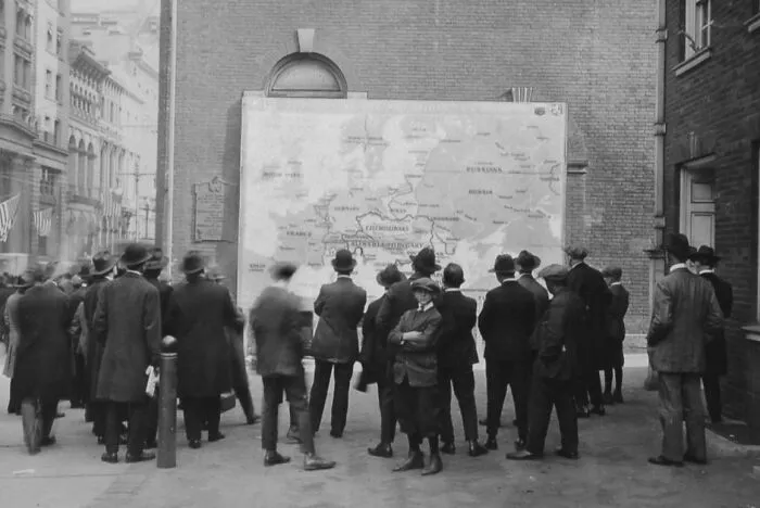 Philadelphians Looking At New Map Of Europe After WW1, 1918