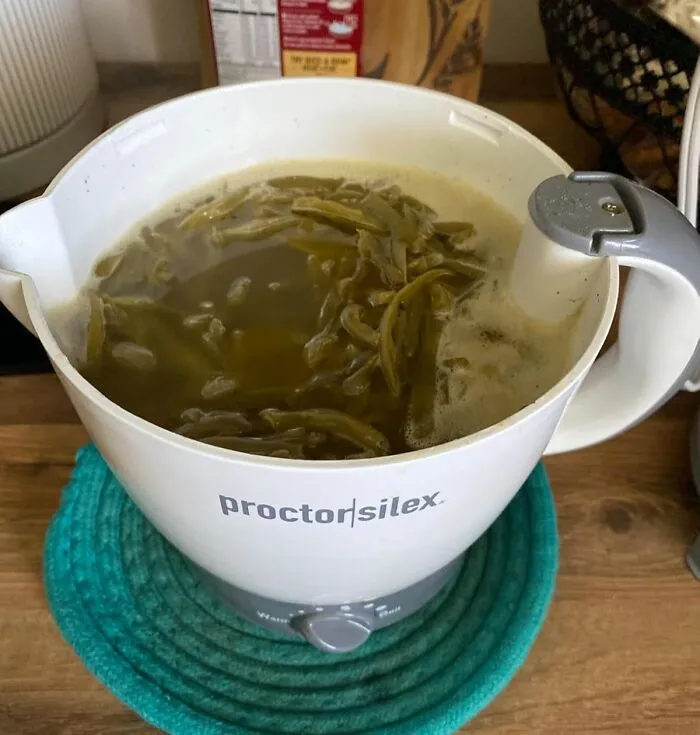 Why Choose Between Fueling Your Caffeine Addiction Or Your Noodle Obsession When A Single, Glorious <a Style="Display:inline;" Href="Https://Www.amazon.com/Proctor-Silex-48507-Hot-White/Dp/B07bn67kjm?ie=utf8&linkcode=ll1&tag=bpdog-20&linkid=9f1db18ed7afa25608ad89712cb91ef8&language=en_us&ref_=as_li_ss_tl" Target="_blank">  <span Style="Font: Inherit; Color: #d74b1f;"> Hotpot Kettle Combo </Span> Exists To Do Both