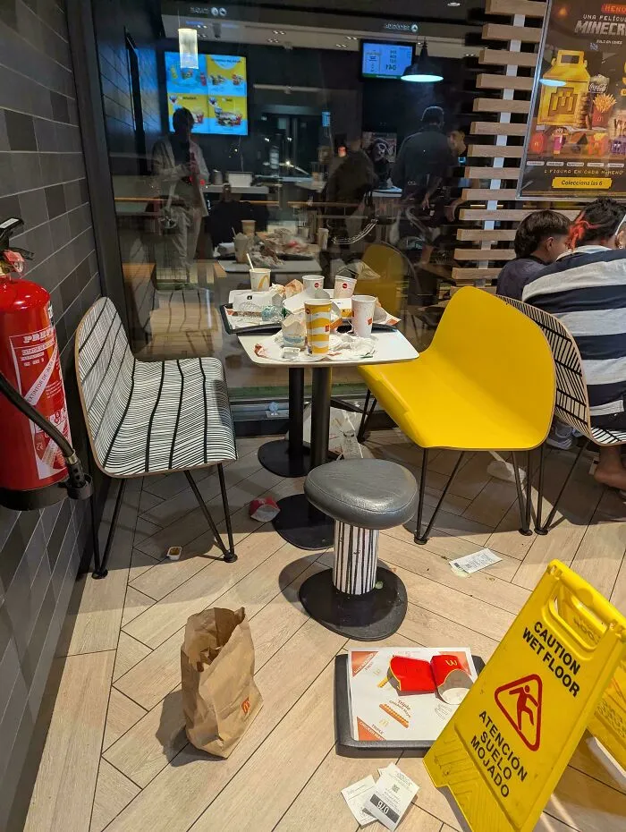 Cómo los adolescentes dejan el McDonald's de mi barrio
