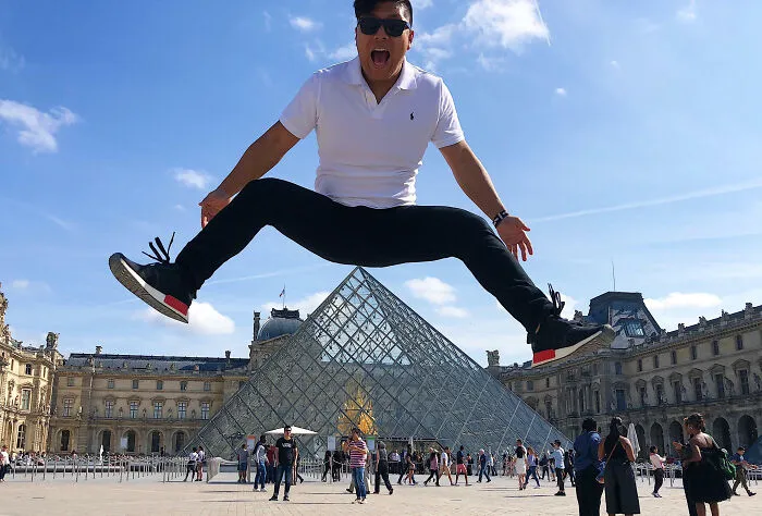 Probé algo diferente para mi foto turística del Louvre