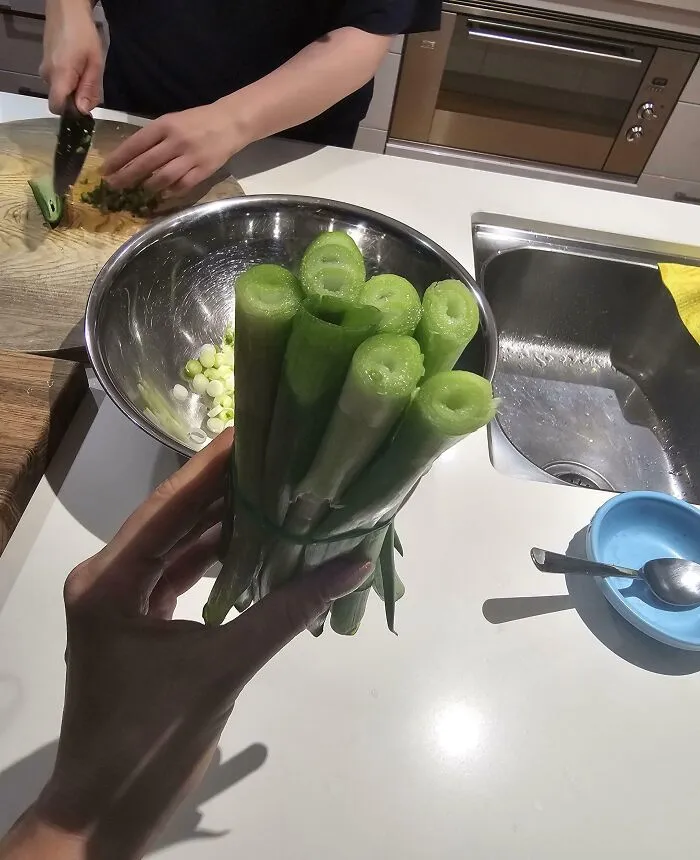 My Sister Only Uses The White Part Of The Spring Onions.... She Was Going To Throw This Out