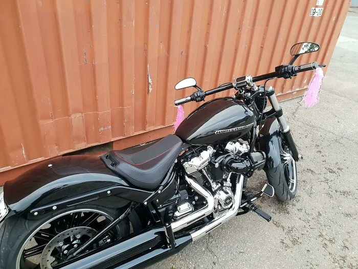 He estado esperando 9 meses a que un compañero de trabajo usara su Harley para ir al trabajo y poder hacer esto