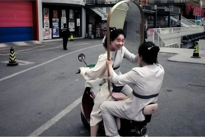 50 Street Photos That Prove Timing Is Everything, As Shared On This Instagram Page