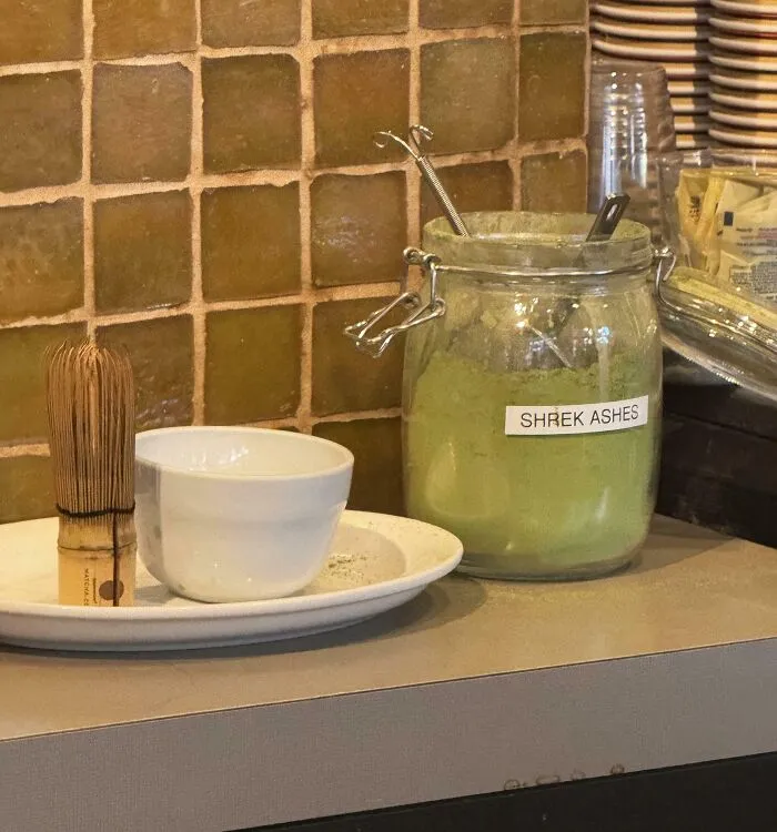 En esta cafetería llaman así al té matcha