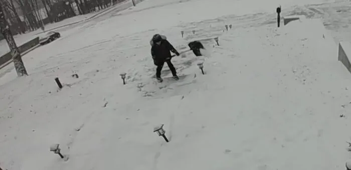 My Ring Camera Alerted Movement While I Was At Work And I See My 8-Year-Old Old Neighbor Shoveling My Stairs