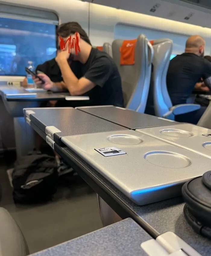 This Dude And His Girlfriend Blasting TikToks At Full Blast On A 3-Hour Train Ride