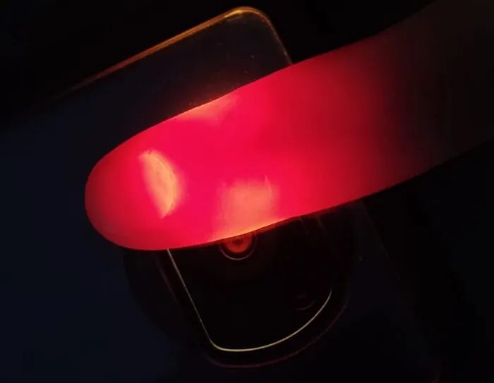 If You Get Splinters In Your Fingers, Try Using Your Phone's Flashlight Like This, You Will See Them Much Better To Remove Them