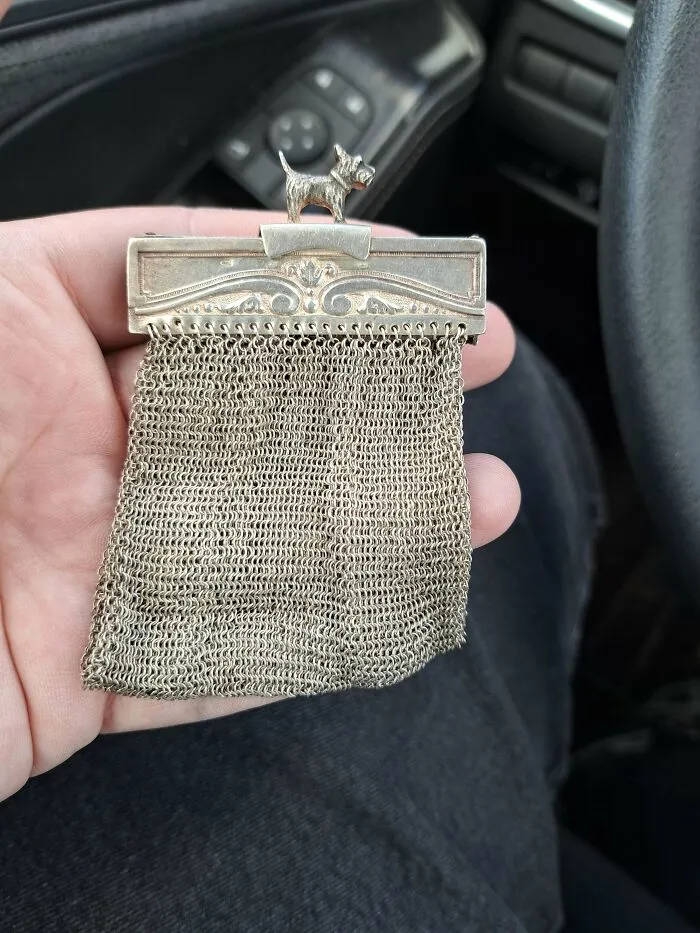 Hoy compré un monedero de malla metálica de plata de los años 20 en una tienda de segunda mano... Plata maciza 833/1000, fabricado en Portugal.