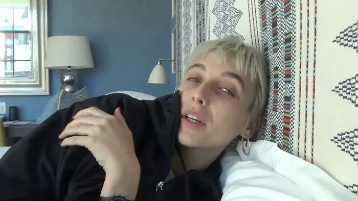 Emma Chamberlain Saying Why Having A 9-5 Would Be Easier Than Being A Self-Employed Influencer