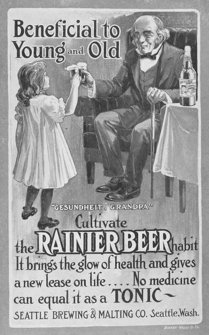 Anuncio vintage que muestra normas culturales cambiantes con un hombre mayor y una niña brindando con cerveza Rainier.