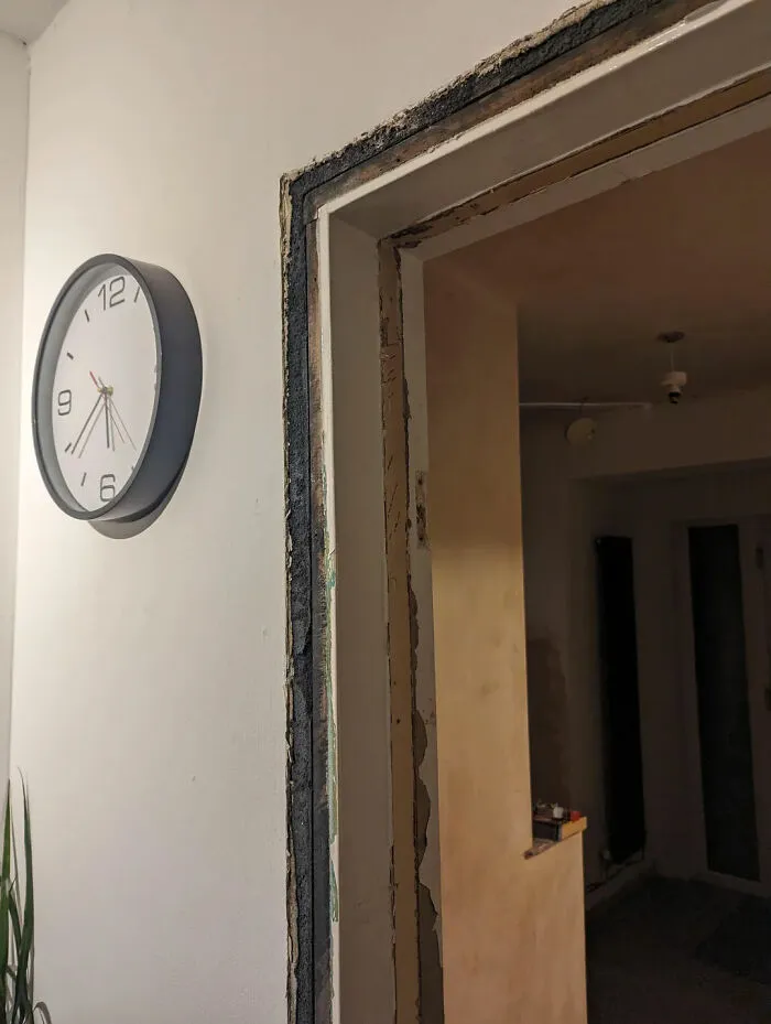 36 People Reveal Home Visits That Left Them Wondering If They Were On A Hidden Camera Show