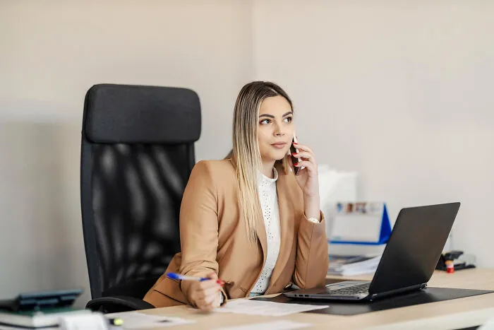 31 Of The Most Hilarious And Bizarre Ways People Have Tried To Get Hired For A Job