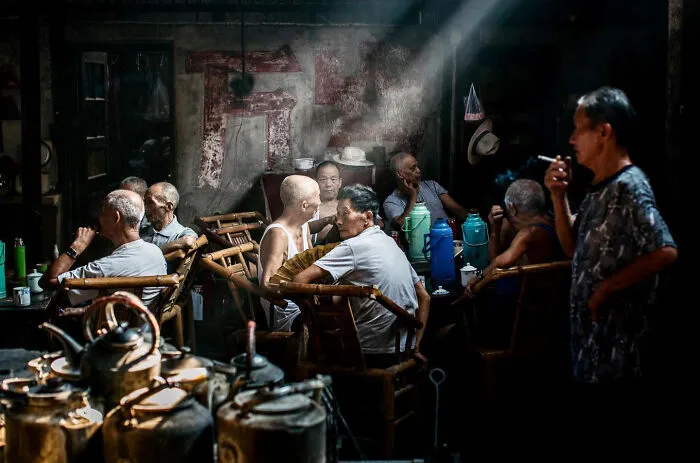 50 Street Photos Showcasing The Unexpected Beauty Of Real Life By Gil Kreslavsky