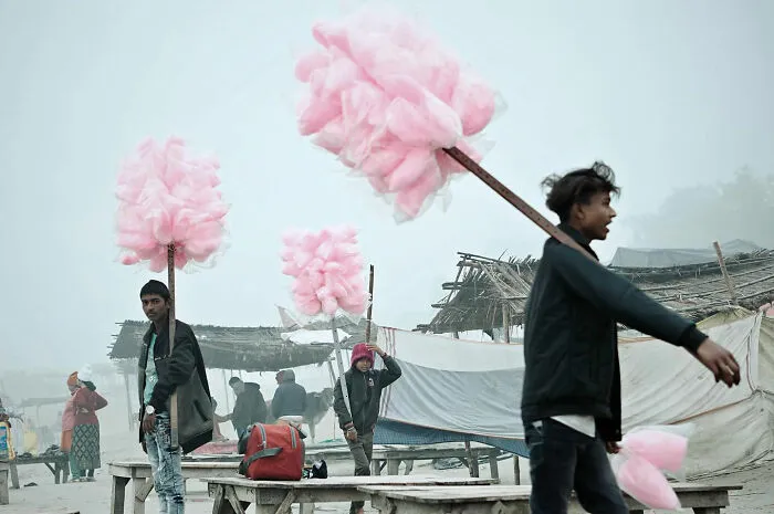 50 Street Photos Showcasing The Unexpected Beauty Of Real Life By Gil Kreslavsky