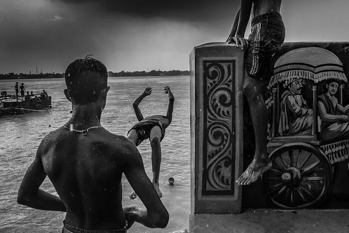 My 30 Photos Showcasing Streetscapes And Candid Moments