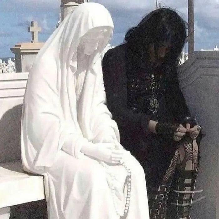 50 Cursed Images That Are Hard To Look At But Harder To Ignore (New Pics)