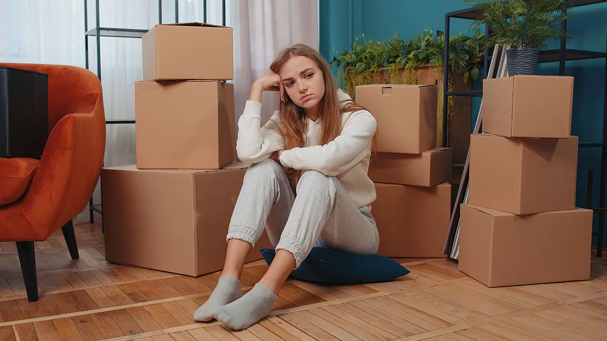 "Outstayed Your Welcome": People Give 28 Y.O. A Reality Check When She Can't Leave Parents Alone