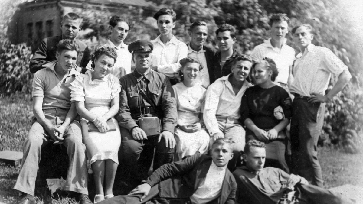 45 Captivating Images Of Schools Worldwide During World War II