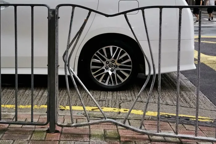 45 Unbelievable Street Coincidences Caught On Camera By Edas Wong